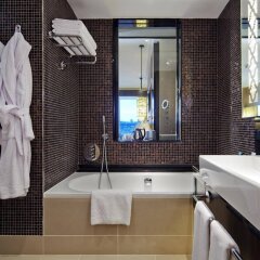 Hilton Baku Азербайджан, Баку - 13 отзывов об отеле, цены и фото номеров - забронировать отель Hilton Baku онлайн ванная
