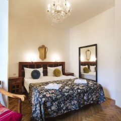 Отель Antique Apartments - Plac Szczepanski Польша, Краков - 1 отзыв об отеле, цены и фото номеров - забронировать отель Antique Apartments - Plac Szczepanski онлайн комната для гостей фото 4