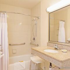 Отель La Quinta Inn & Suites San Diego SeaWorld/Zoo Area ванная