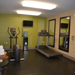 Отель Country Inn & Suites by Radisson, Frederick, MD фитнесс-зал фото 3