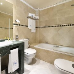 Hotel Exe Ciudad de Cordoba ванная
