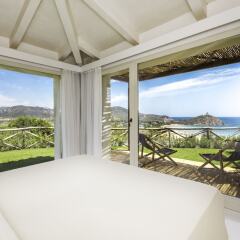 Отель Baia Chia - Chia Laguna Resort Италия, Домус-де-Мария - отзывы, цены и фото номеров - забронировать отель Baia Chia - Chia Laguna Resort онлайн балкон