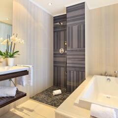 Отель Best Western Plus Hotel Massena Nice Франция, Ницца - 6 отзывов об отеле, цены и фото номеров - забронировать отель Best Western Plus Hotel Massena Nice онлайн ванная фото 2
