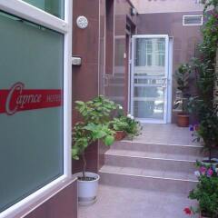 Отель Caprice Family Hotel Болгария, Варна - отзывы, цены и фото номеров - забронировать отель Caprice Family Hotel онлайн вид на фасад