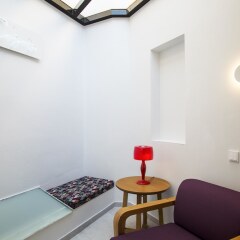 Отель Vol.5 The Mini Lodge сейф в номере