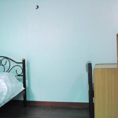 Отель Bluefin Guesthouse Бангкок удобства в номере