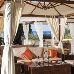 Coral Beach Hotel and Resort гостиничный бар