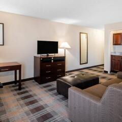 Отель Clarion Inn near JBLM США, Такома - отзывы, цены и фото номеров - забронировать отель Clarion Inn near JBLM онлайн комната для гостей