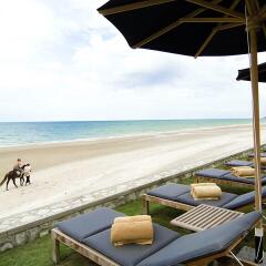Отель V Villas Hua Hin MGallery by Sofitel пляж