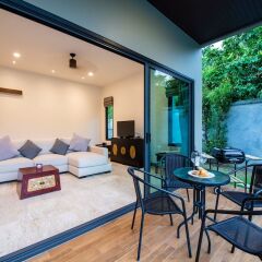 Отель Вилла Acasia Pool Villa Resort Phuket Бухта Чалонг балкон