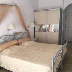 Avra Hotel комната для гостей
