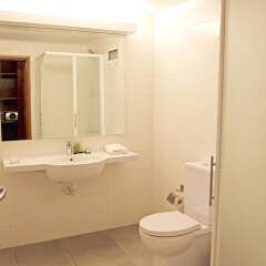 Отель The Hub Hotel Сьерра-Леоне, Фритаун - отзывы, цены и фото номеров - забронировать отель The Hub Hotel онлайн ванная
