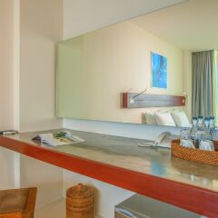 Отель Surin Beach Resort удобства в номере