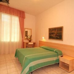 Hotel Jolanda Беллария-Иджеа-Марина сейф в номере