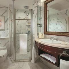 Отель Pudong Shangri-La East Shanghai ванная