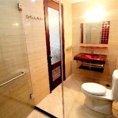 The World Inn Hotel And Travel Ханой ванная