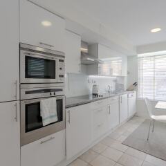 Отель 2 Bedroom House in Maida Vale With Balcony в номере