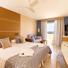 Отель ROBINSON ESQUINZO PLAYA - All Inclusive Испания, Эскинсо - отзывы, цены и фото номеров - забронировать отель ROBINSON ESQUINZO PLAYA - All Inclusive онлайн комната для гостей фото 2