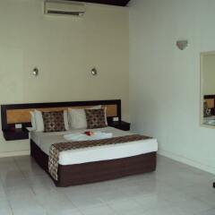 Отель Geckos Resort сейф в номере