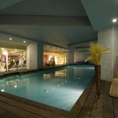 Отель Courtyard by Marriott Madrid Princesa бассейн