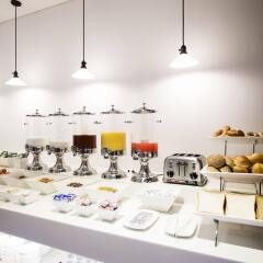 Отель The Grand Hotel Myeongdong Южная Корея, Сеул - отзывы, цены и фото номеров - забронировать отель The Grand Hotel Myeongdong онлайн питание фото 2