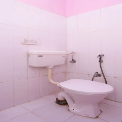 OYO 9558 Hotel Chhavi Holidays ванная
