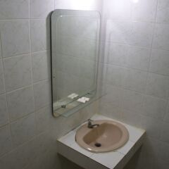 Отель Woodlands Inn Бангкок ванная фото 2