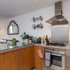 Отель 2 Bedroom Flat In Holloway With Balcony And Courtyard в номере