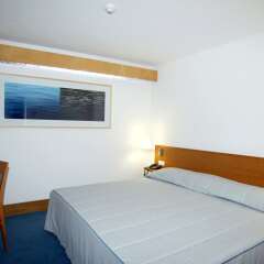 Отель Comfort Inn Ponta Delgada Португалия, Понта-Делгада - отзывы, цены и фото номеров - забронировать отель Comfort Inn Ponta Delgada онлайн комната для гостей фото 3