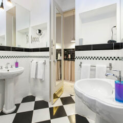 Отель Chiconomy Suites ванная