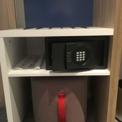 Отель Holiday Inn Express St. Albans - M25, Jct.22 сейф в номере