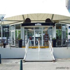 Отель H2OTEL Rotterdam спортивное сооружение
