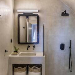 Отель 3 Caves Villa by Caldera Houses Греция, Остров Санторини - отзывы, цены и фото номеров - забронировать отель 3 Caves Villa by Caldera Houses онлайн ванная