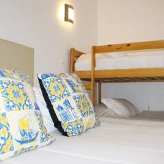 Отель Dear Porto Guest House сейф в номере