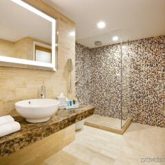 Отель Novotel Singapore Clarke Quay Сингапур, Сингапур - 2 отзыва об отеле, цены и фото номеров - забронировать отель Novotel Singapore Clarke Quay онлайн ванная