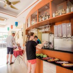 Отель Kata Blue Sea Resort гостиничный бар