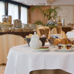 Отель Amadeus Hotel Италия, Болонья - 1 отзыв об отеле, цены и фото номеров - забронировать отель Amadeus Hotel онлайн питание фото 3