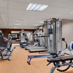 Отель Hilton London Kensington фитнесс-зал