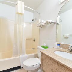 Отель Americas Best Value Inn Effingham ванная