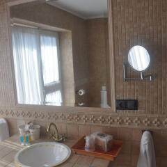 Отель Hostal Temático El Cid Испания, Фуэнхирола - отзывы, цены и фото номеров - забронировать отель Hostal Temático El Cid онлайн ванная фото 2
