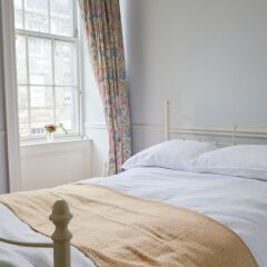 Отель 2 Bedroom Flat in Central Edinburgh Великобритания, Эдинбург - отзывы, цены и фото номеров - забронировать отель 2 Bedroom Flat in Central Edinburgh онлайн комната для гостей фото 2