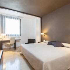 Expo Hotel сейф в номере