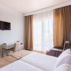 Курортный отель Санмаринн All Inclusive в Анапе 10 отзывов об отеле, цены и фото номеров - забронировать гостиницу Курортный отель Санмаринн All Inclusive онлайн Анапа комната для гостей фото 4