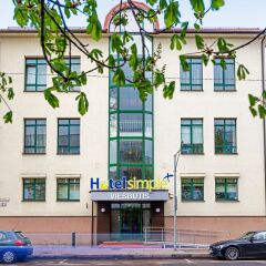 Hotel Simple Plus парковка
