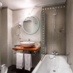 Отель Best Western Hôtel Mercedes Arc de Triomphe ванная фото 2
