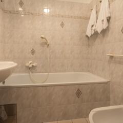 Апартаменты Red Subway Apartments ванная