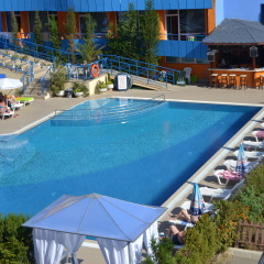 Отель Amaris бассейн