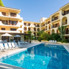 Отель Apartamentos Delfin Casa Vida Испания, Санта-Понса - 1 отзыв об отеле, цены и фото номеров - забронировать отель Apartamentos Delfin Casa Vida онлайн бассейн фото 3