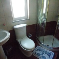 Hotel Renato Саранда ванная