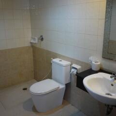 Отель Holiday Home Patong ванная фото 2